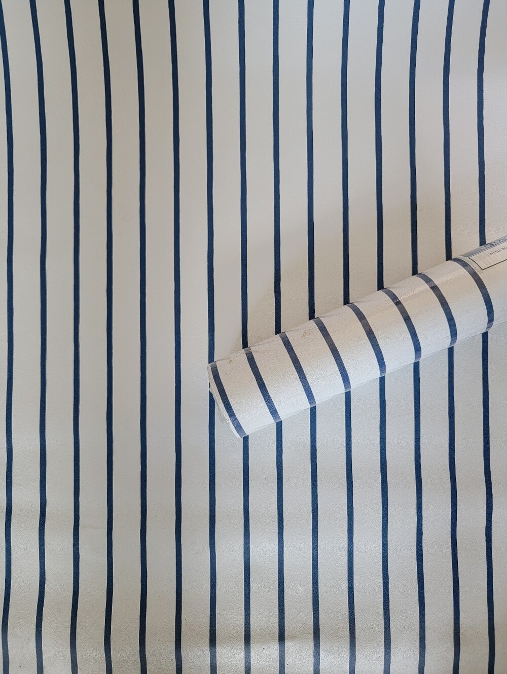 Wallpaper Blue & White Stripe